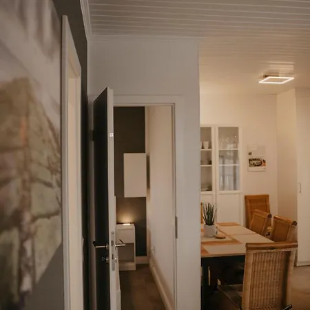 - Luettje Rundnuest - Am Grossen Nyaraló *